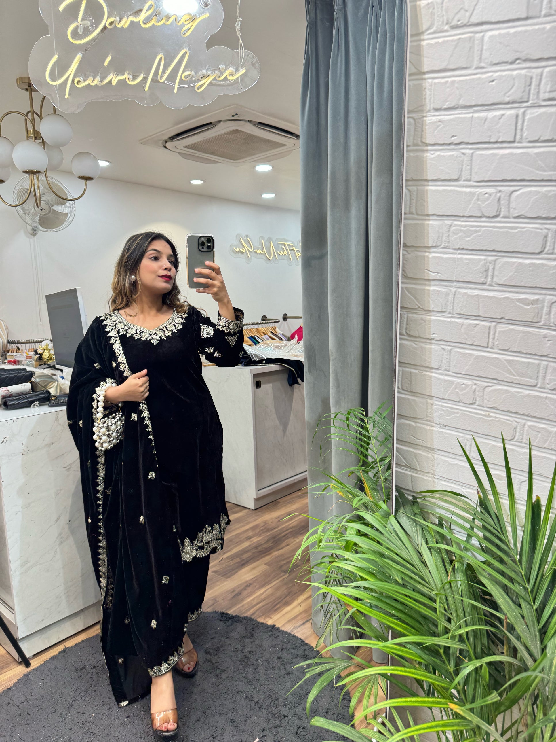 “Ojasvi” Three Piece Set Galoir