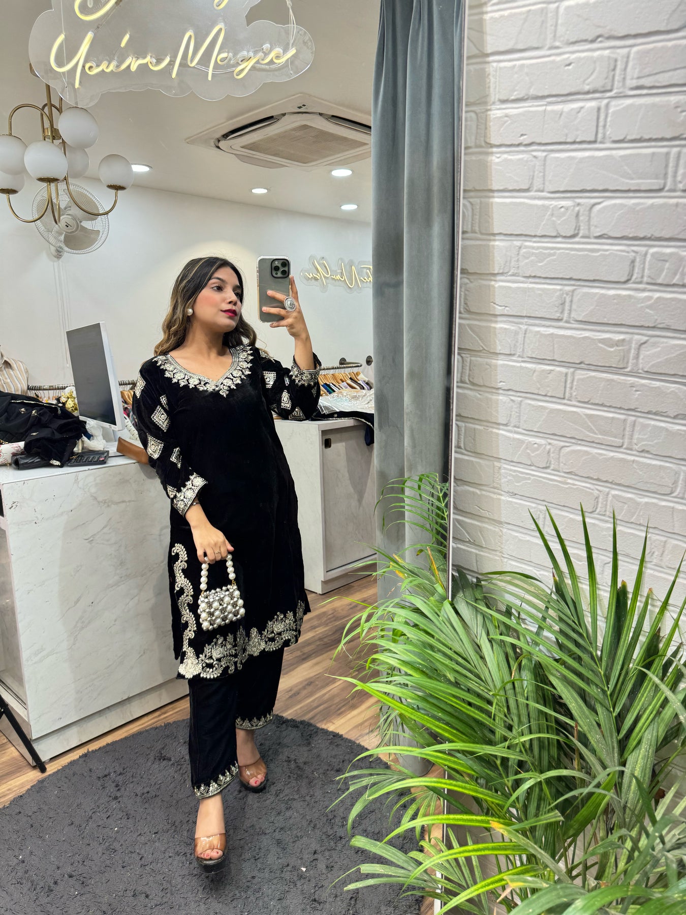 “Ojasvi” Three Piece Set Galoir